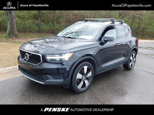 2022 Volvo XC40 T5 Momentum