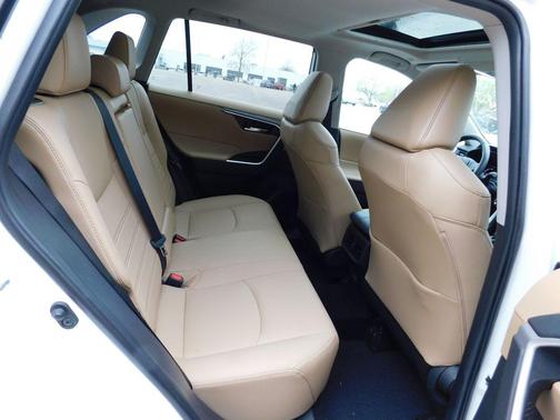 Wind Chill Pearl 2024 Toyota RAV4 XLE Premium