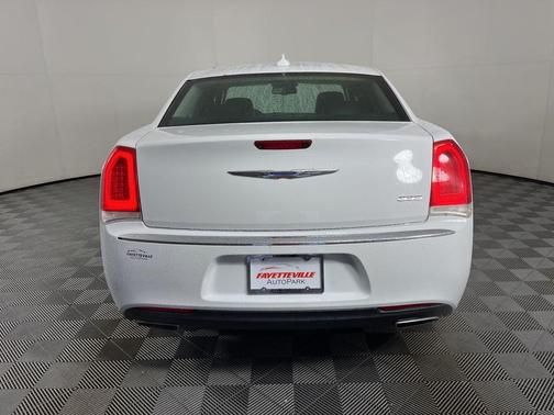 2018 Chrysler 300 Touring