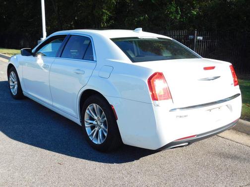 2018 Chrysler 300 Touring