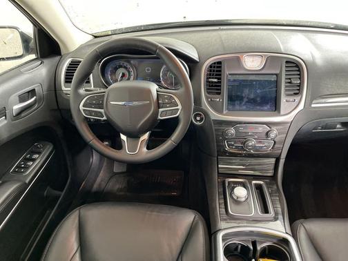 2018 Chrysler 300 Touring