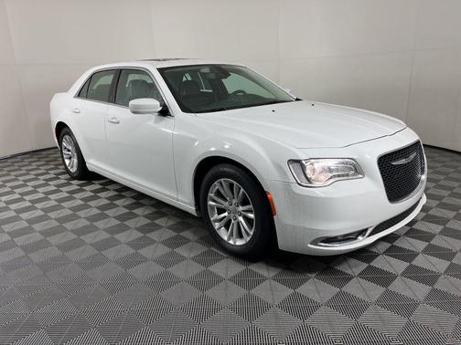 2018 Chrysler 300 Touring