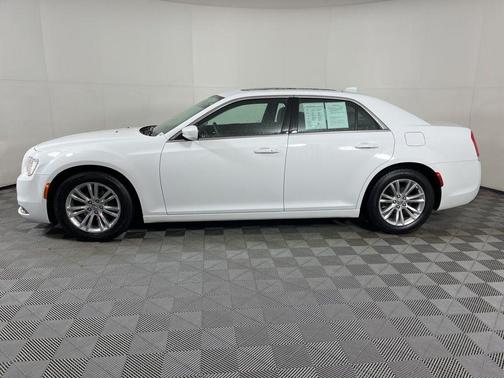 2018 Chrysler 300 Touring
