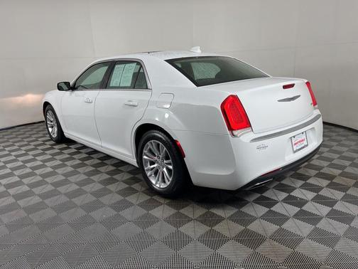 2018 Chrysler 300 Touring