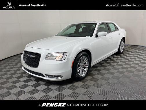 2018 Chrysler 300 Touring