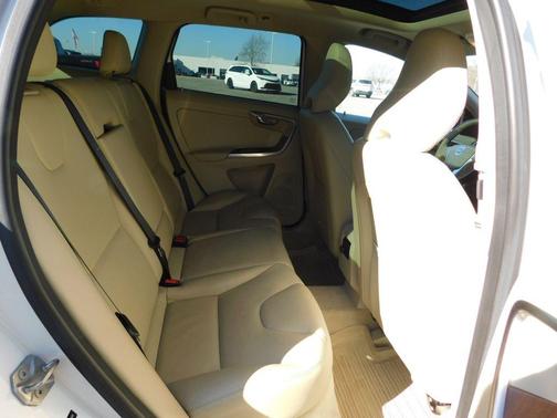 2016 Volvo XC60 T5 Drive-E Premier