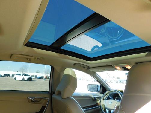 2016 Volvo XC60 T5 Drive-E Premier