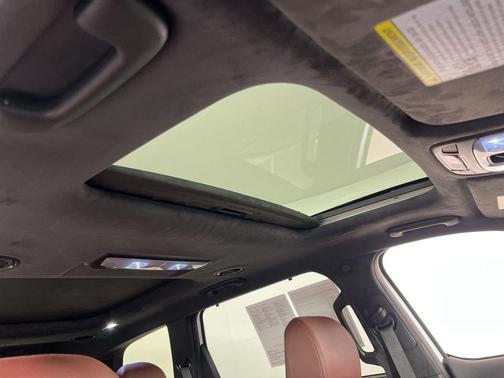 Glacial White Pearl 2025 Kia Telluride SX Prestige