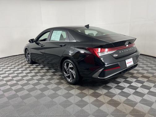 2025 Hyundai ELANTRA SEL