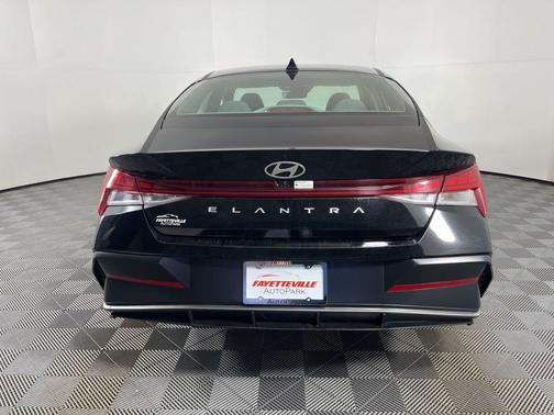 2025 Hyundai ELANTRA SEL