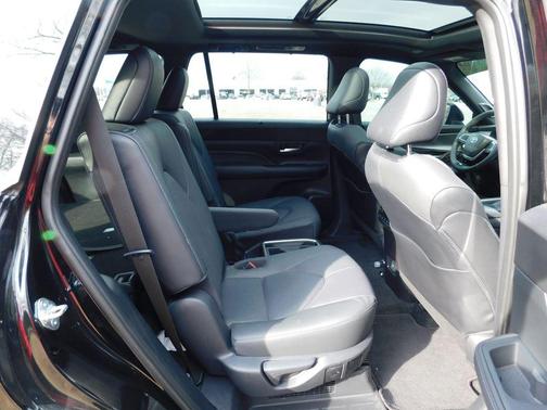 2025 Toyota Grand Highlander Hybrid Nightshade Edition