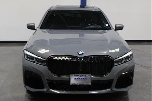 Bernina Grey Amber Effect Metallic 2022 BMW 750 i xDrive