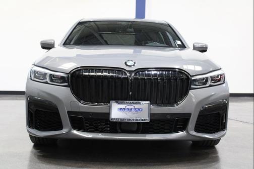 Bernina Grey Amber Effect Metallic 2022 BMW 750 i xDrive