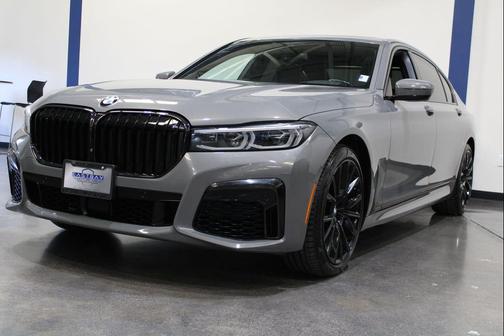 Bernina Grey Amber Effect Metallic 2022 BMW 750 i xDrive