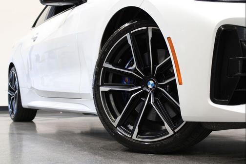 Mineral White Metallic 2022 BMW M440 i
