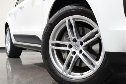 2021 Porsche Macan Base