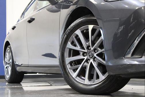 2022 Lexus ES 300h Base