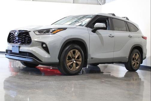 2023 Toyota Highlander Hybrid XLE