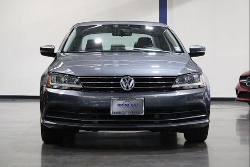 Platinum Gray Metallic 2017 Volkswagen Jetta 1.4T SE