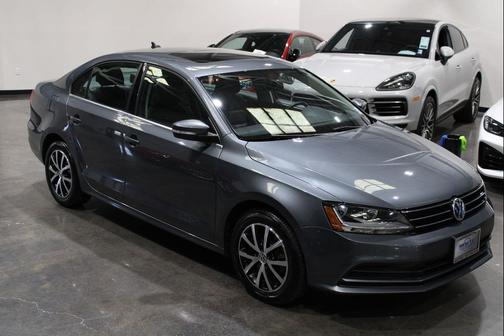 Platinum Gray Metallic 2017 Volkswagen Jetta 1.4T SE