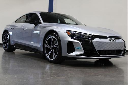 Florett Silver Metallic 2023 Audi e-tron GT Prestige quattro