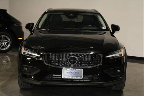 2021 Volvo V60 Cross Country T5