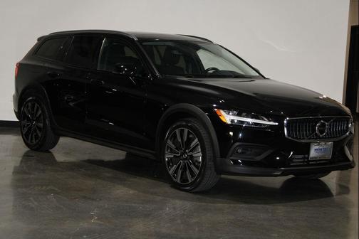 2021 Volvo V60 Cross Country T5