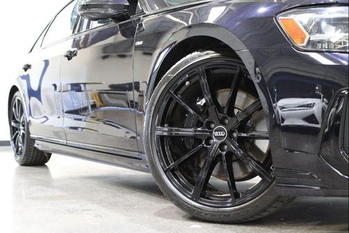 Sebring Black Crystal Effect 2024 Audi A8 L 55 TFSI quattro Tiptronic