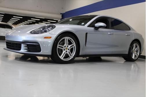 2018 Porsche Panamera 4