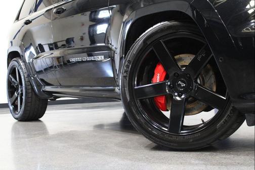 Diamond Black Crystal Pearlcoat 2017 Jeep Grand Cherokee SRT