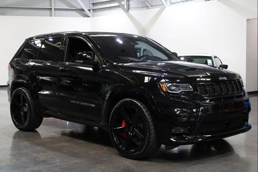 Diamond Black Crystal Pearlcoat 2017 Jeep Grand Cherokee SRT