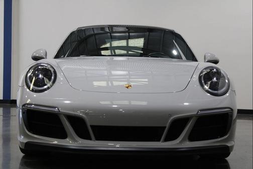 2019 Porsche 911 Carrera GTS