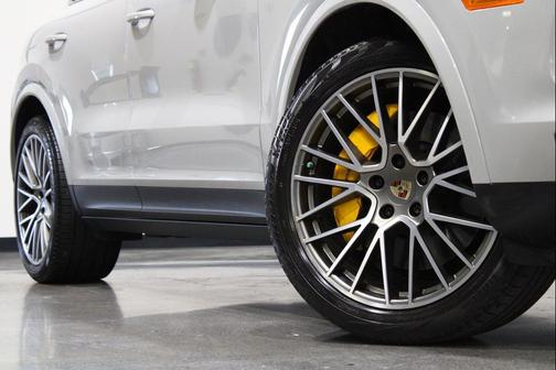 Gray 2022 Porsche Cayenne Platinum Edition