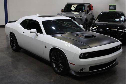 White Knuckle Clearcoat 2022 Dodge Challenger R/T Scat Pack