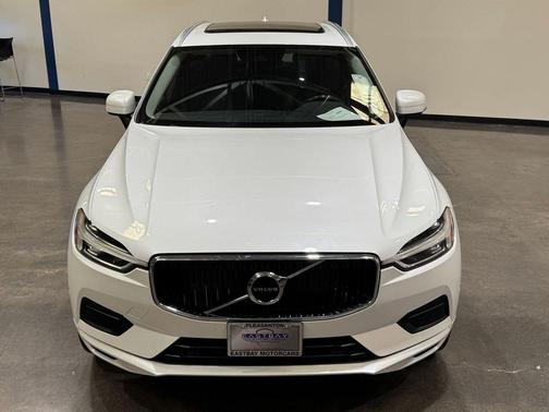 Crystal White 2018 Volvo XC60 T6 Momentum