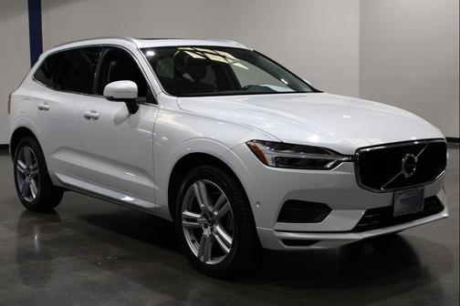 Crystal White 2018 Volvo XC60 T6 Momentum