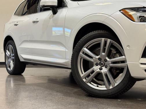 Crystal White 2018 Volvo XC60 T6 Momentum