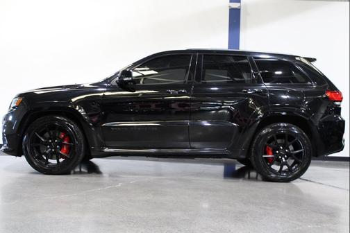 Diamond Black Crystal Pearlcoat 2018 Jeep Grand Cherokee SRT