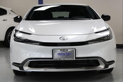 2025 Toyota Prius Plug-In Hybrid SE
