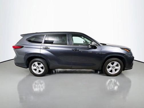 Magnetic Gray Metallic 2023 Toyota Highlander LE