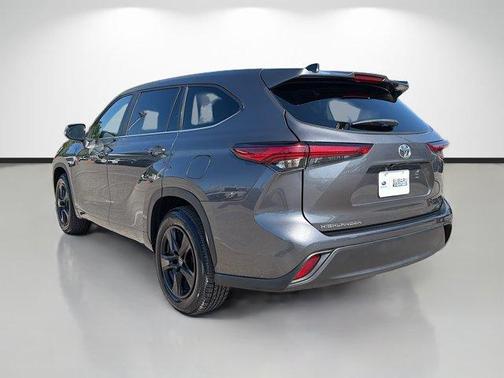 Magnetic Gray Metallic 2023 Toyota Highlander LE
