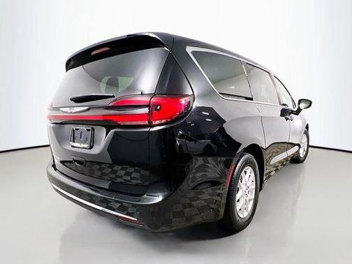 2024 Chrysler Pacifica Touring-L