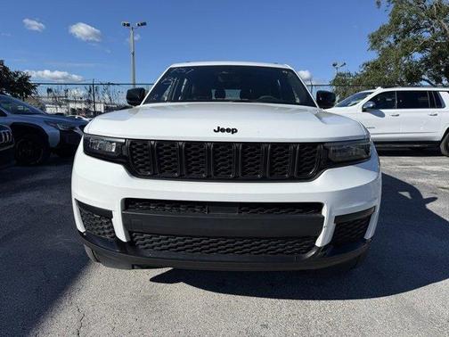 2023 Jeep Grand Cherokee L Laredo