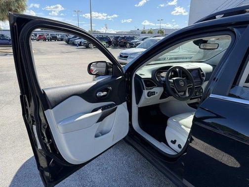 2022 Jeep Cherokee Latitude Lux