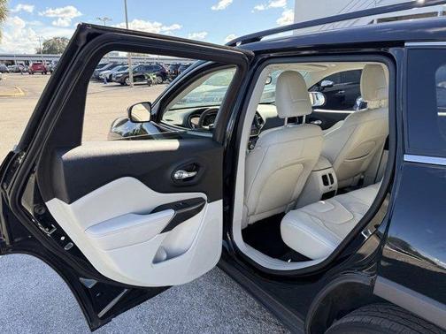 2022 Jeep Cherokee Latitude Lux