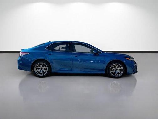 Blue Streak Metallic 2020 Toyota Camry SE