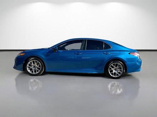 Blue Streak Metallic 2020 Toyota Camry SE