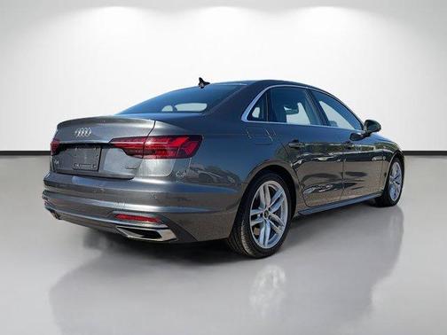 2024 Audi A4 45 S line quattro Premium