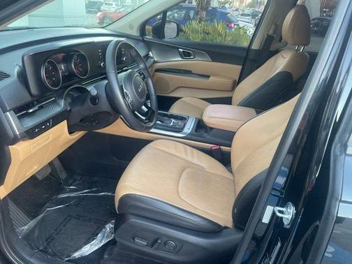 2023 Kia Carnival LX