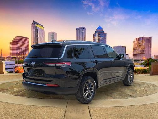 2022 Jeep Grand Cherokee L Laredo